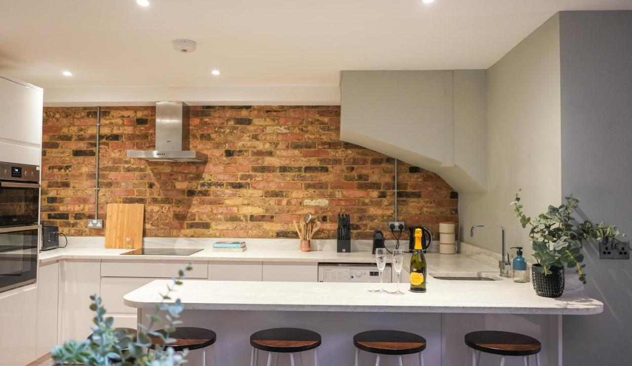 Stunning Brighton Seaside 2-Bedroom Townhouse With Patio, Sleeps 6 Екстериор снимка